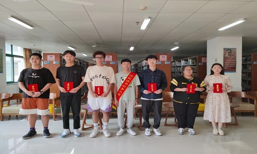 “信院读书形象大使评选活动”表彰合影.jpg